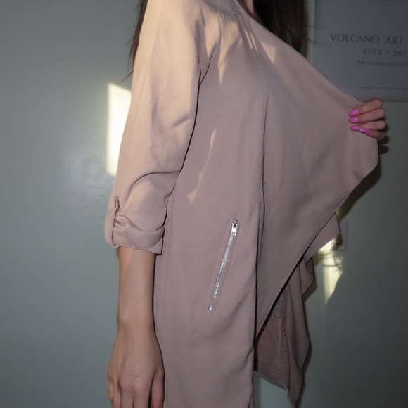 ( SOLD ❗️) Miss London Cream Blazer - Picture 5 of 5